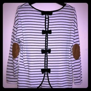 Sweet Wanderer long-sleeve top, semi open back